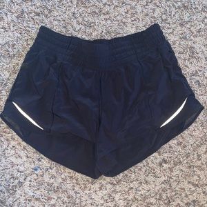 lululemon low rise hotty hot 2.5 size 6